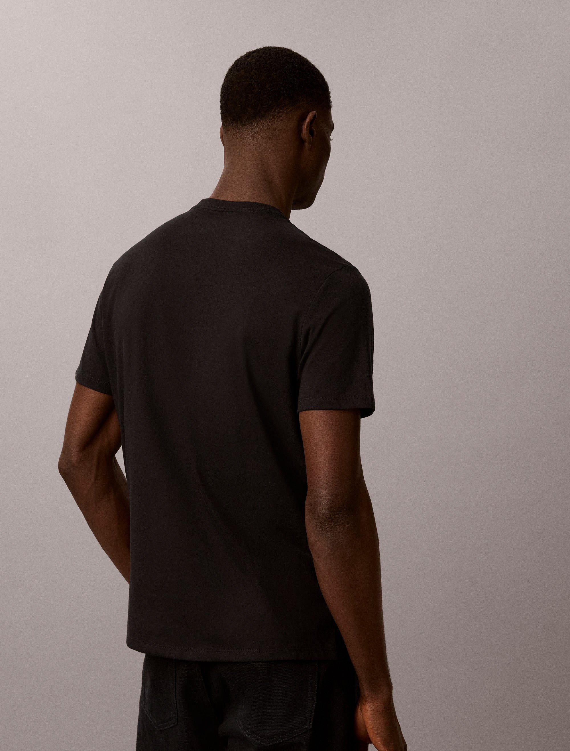 Calvin Klein Kaos Logo Seri Huruf, Unisex '"COD '" K209