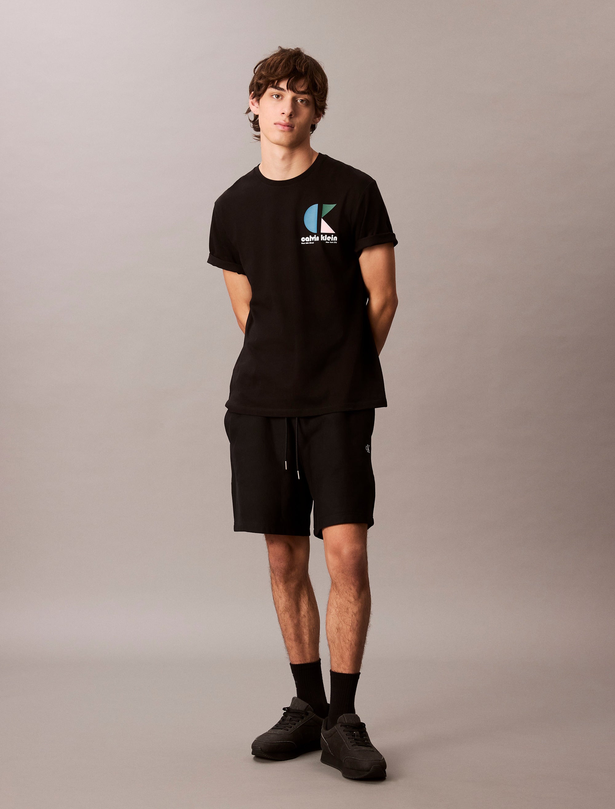 Calvin Klein Kaos Logo Seri Huruf, Unisex '"COD '" K213